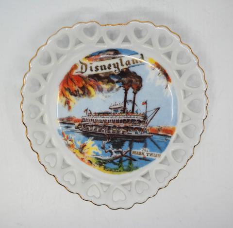 Eleanore Welborn Mark Twain  Disneyland Lace Plate - ID: aprdisneyland20143 Disneyana