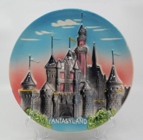 Disneyland Fantasyland 3-D Ceramic Plate - ID: aprdisneyland20171 Disneyana