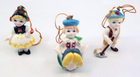 It’s a Small World Porcelain Ornament Set - ID: jundisneyana21343 Disneyana
