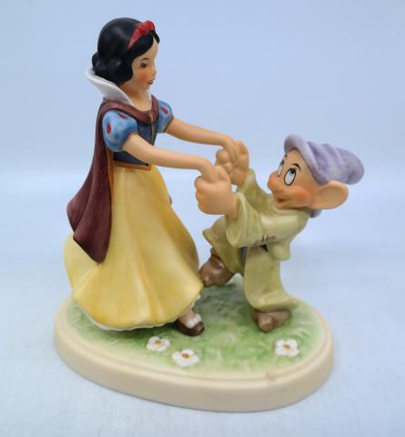 Snow White and Dopey Goebel Figurine - ID: mardisneyana21004 Disneyana