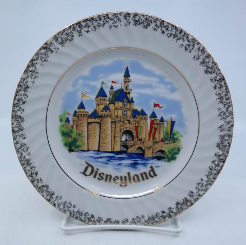 Disneyland Sleeping Beauty Castle Souvenir Plate - ID: mardisneyana21303 Disneyana