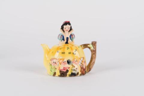 1960s Snow White Ceramic Musical Teapot by Enesco - ID: enesco00072sno Disneyana