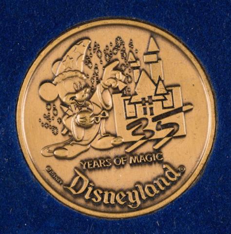 Disneyland 35th Anniversary Sorcerer Mickey Medallion - ID: mardisneyland22196 Disneyana