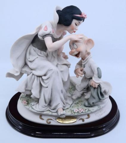 Snow White Kissing Dopey Statuette by Armani - ID: octarmani21084 Disneyana