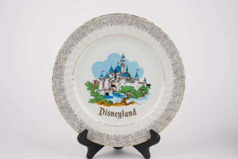 Vintage Disneyland Souvenir Plate - ID: aprdisneyland22047 Disneyana
