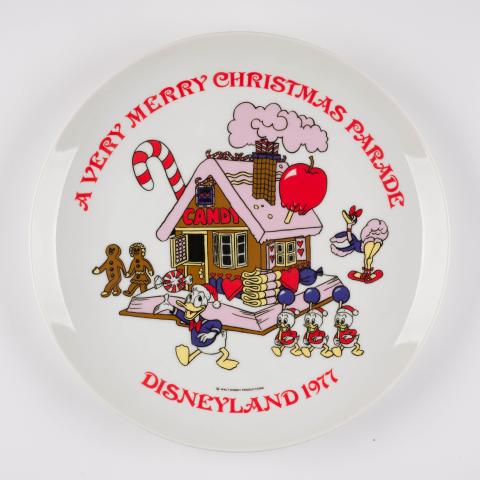 1977 A Very Merry Christmas Parade Decorative Disneyland Plate - ID: jul22405 Disneyana