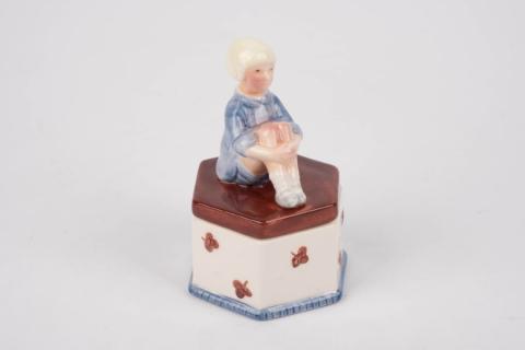 Porcelain Christopher Robin Trinket Box by Charpente - ID: may22019 Disneyana