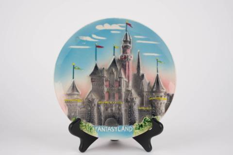 Disneyland Fantasyland 3-D Ceramic Plate - ID: may22178 Disneyana