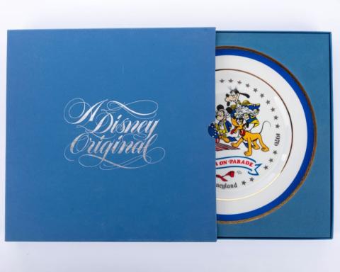 Disneyland America On Parade Limited Edition Plate (1976) - ID: augdisneyland23080 Disneyana