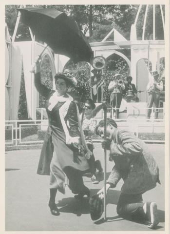 Disneyland May Poppins Days Souvenir Signature Card (1971) - ID: jan24169 Disneyana