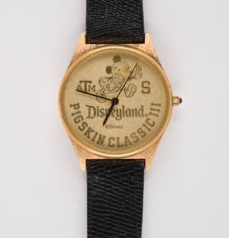 Disneyland Pigskin Classic III Wristwatch (1992) - ID: jul22559 Disneyana