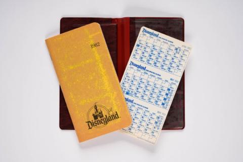 Disneyland Cast Member Almanac and Day Planner (1982) - ID: jun22696 Disneyana