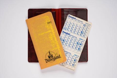 Disneyland Cast Member Almanac and Day Planner (1982) - ID: jun22697 Disneyana