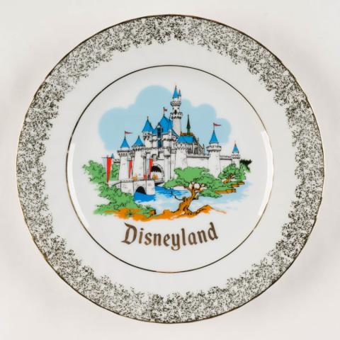 Disneyland Sleeping Beauty Castle Souvenir Plate (c.1970s/1980s) - ID: nov23355 Disneyana