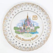 Walt Disney World Medium Plate - ID: octdisneyana18173 Disneyana