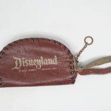 Disneyland Souvenir Leather Change Purse- ID: aprdisneyland20369 Disneyana
