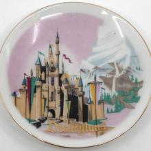 1960s Disneyland Matterhorn and Castle Plate - ID: jundisneyana20032 - ID: jundisneyana20032 Disneyana