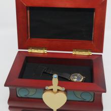 Evil Queen Watch and Heart Box Display - ID: augdisneyana20069 Disneyana