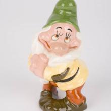 Snow White Bashful Figurine by Shaw Pottery - ID: aprshaw22010 Disneyana