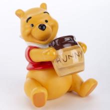 Winnie the Pooh 'Time for Something Sweet' Member Gift Figurine (1996)  - ID: 035075410911 Disneyana