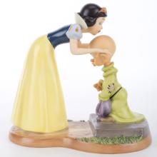 Snow White and Dopey 'A Sweet Send-Off' Figurine - ID: 045544092760 Disneyana