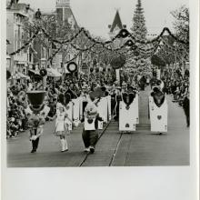 Disneyland Christmas Parade 8x10 Promotional Press Photograph (1968) - ID: aug22037 Disneyana